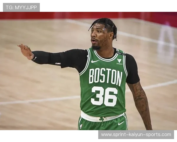 凯尔特人斯玛特反击上篮,迅速带动进攻节奏